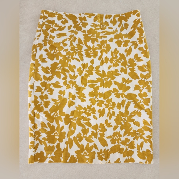 LOFT Dresses & Skirts - LOFT Mustard and White Floral Pencil Skirt, Size 4